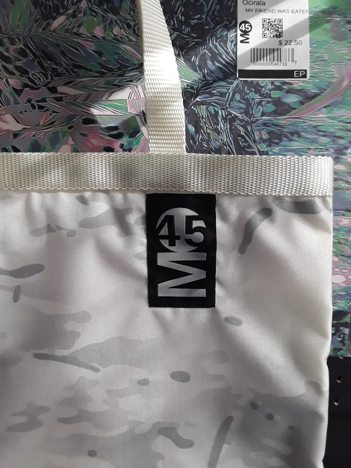 Picture of black multicam tote