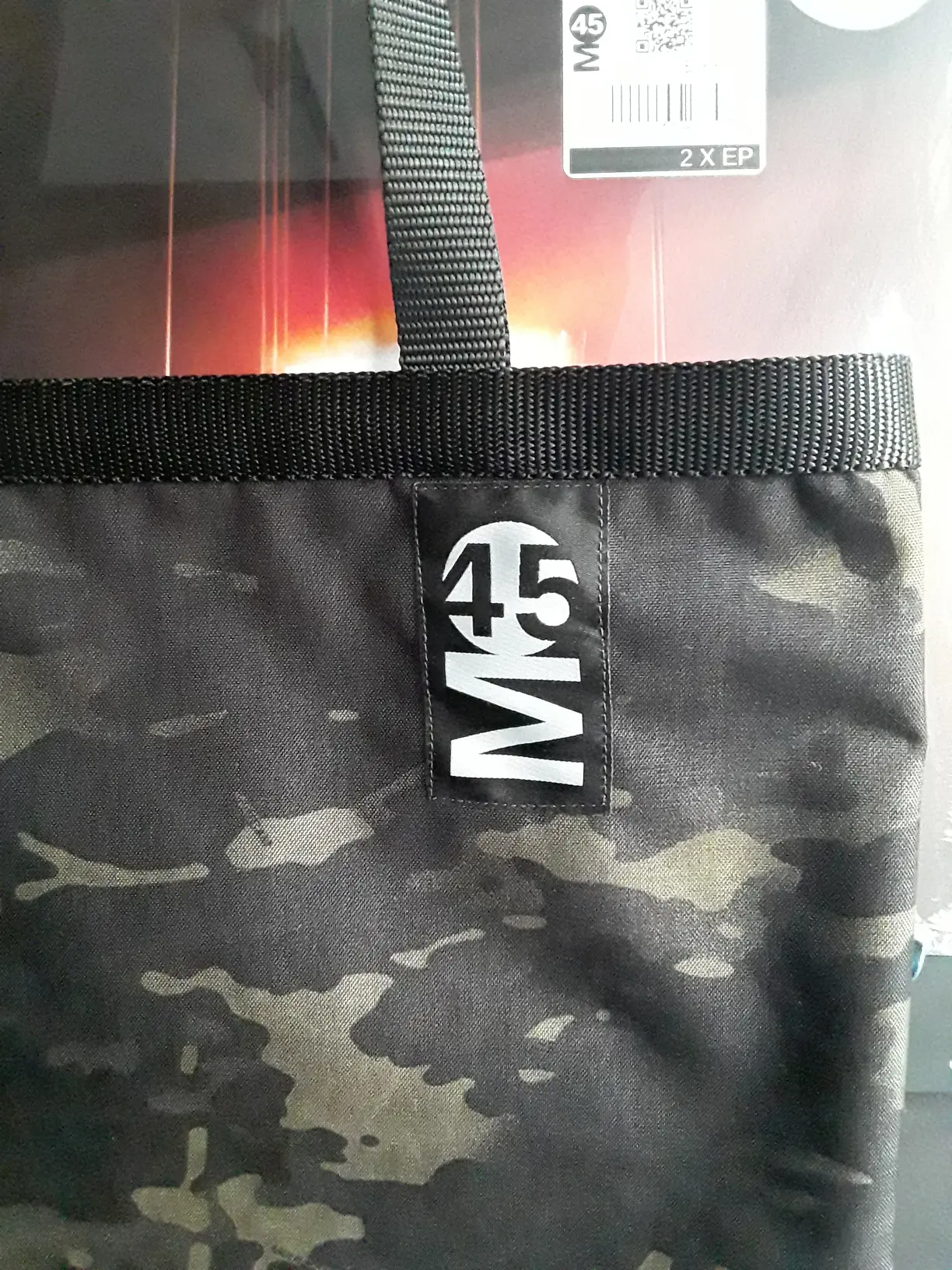 Picture of black multicam tote