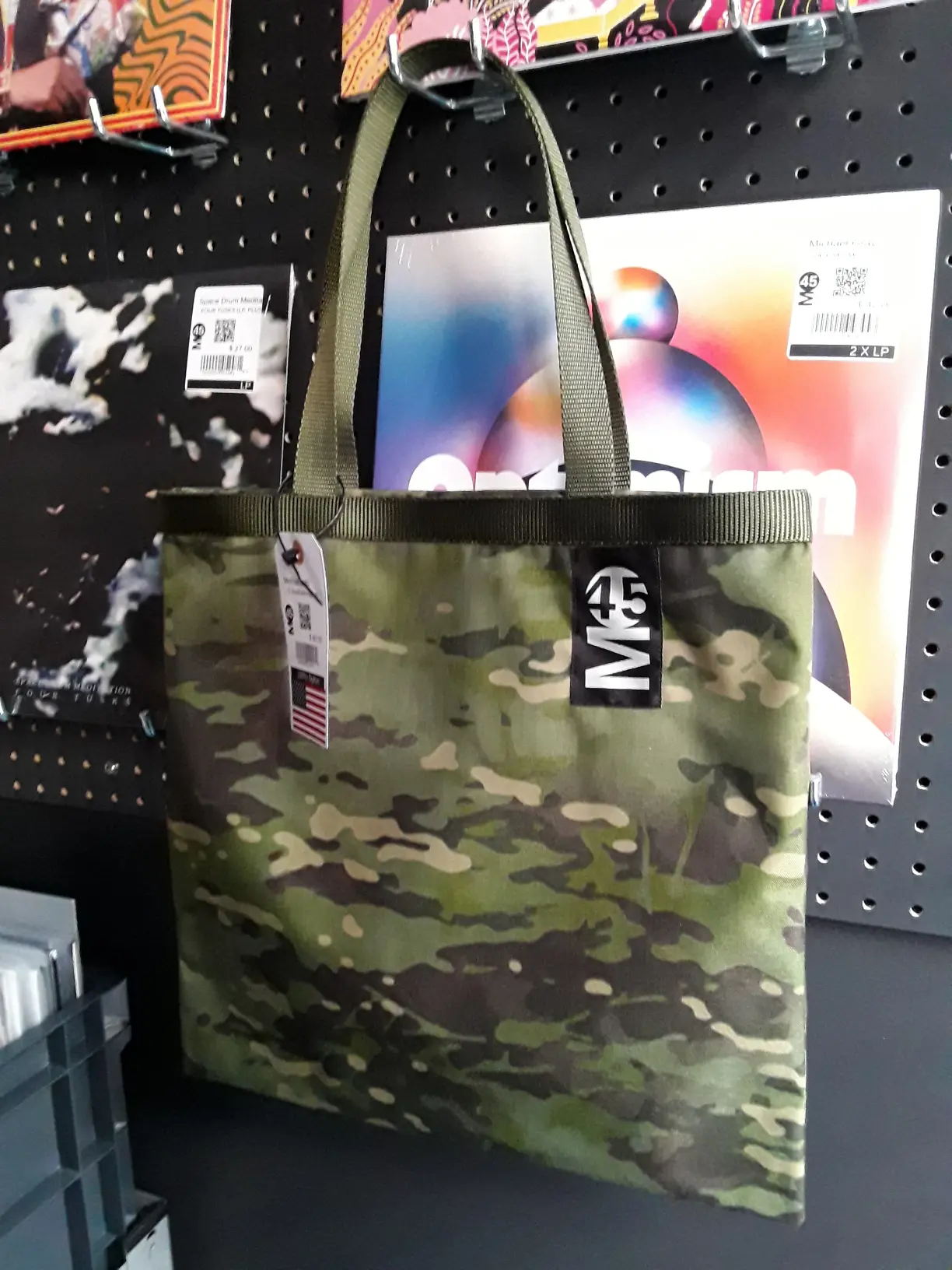 Picture of black multicam tote